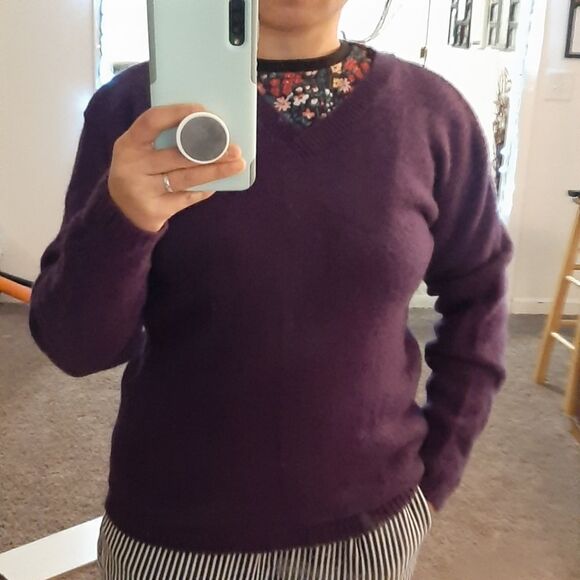 Vintage Garland 100% Wool V Neck Purple Sweater Small - Picture 1 of 9